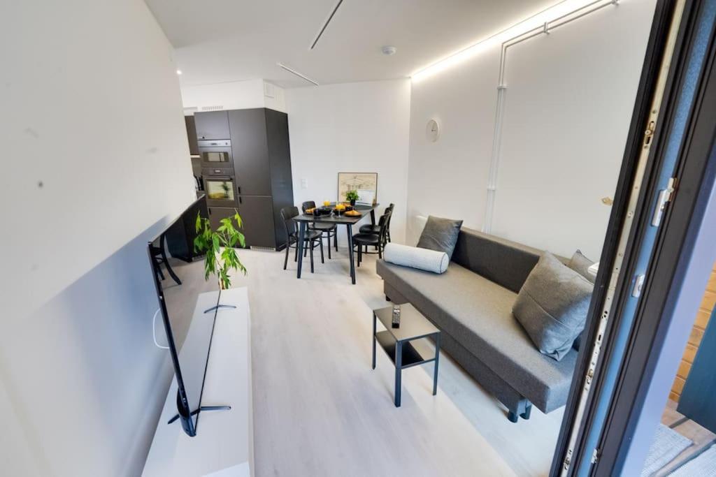 Best Location In Tampere! Modern City Apartment, 2Rooms, Kitchen And Balcony Exteriör bild