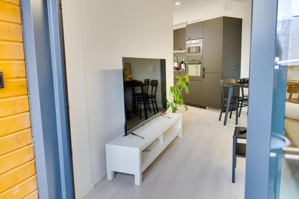 Best Location In Tampere! Modern City Apartment, 2Rooms, Kitchen And Balcony Exteriör bild